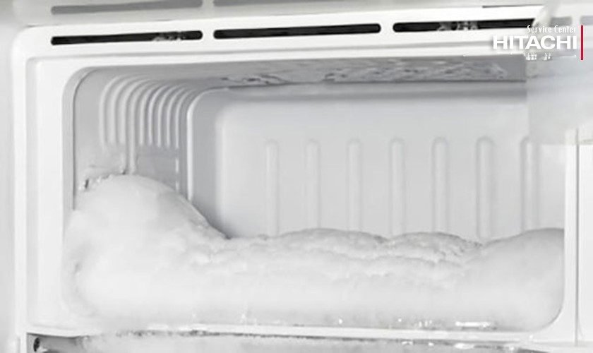 Dàn lạnh tủ Hitachi Side by Side bị đóng tuyết dày đặc che lấp quạt gió