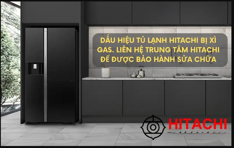 Thợ kỹ thuật hàn ống đồng và bơm gas R600a cho tủ lạnh Hitachi Side by side