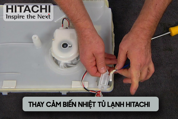 Đo điện trở thay cảm biến nhiệt độ Sensor tủ lạnh Hitachi Side by Side